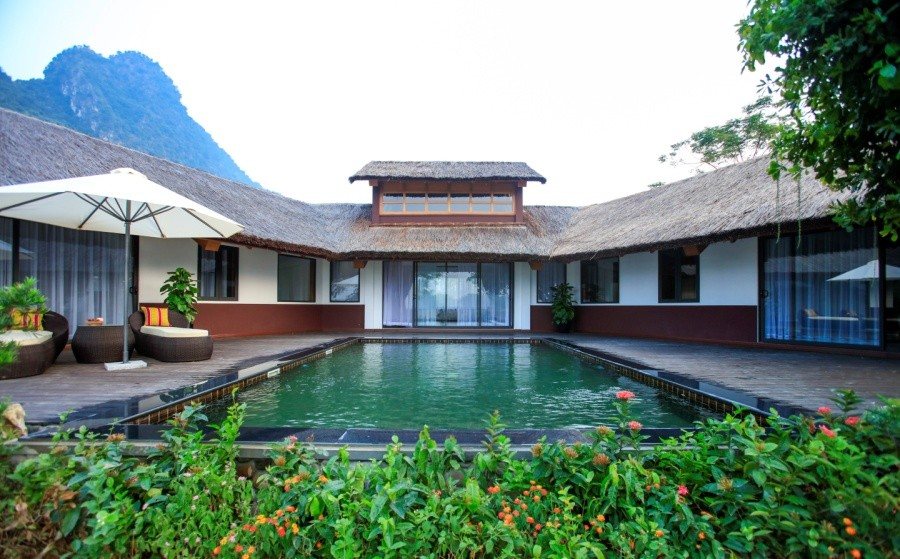 Căn biệt thự VIP được thiết kế kết hợp giữa hiện đại và nét văn hóa truyền thống Tây Bắc cùng bể bơi khoáng nóng riêng biệt